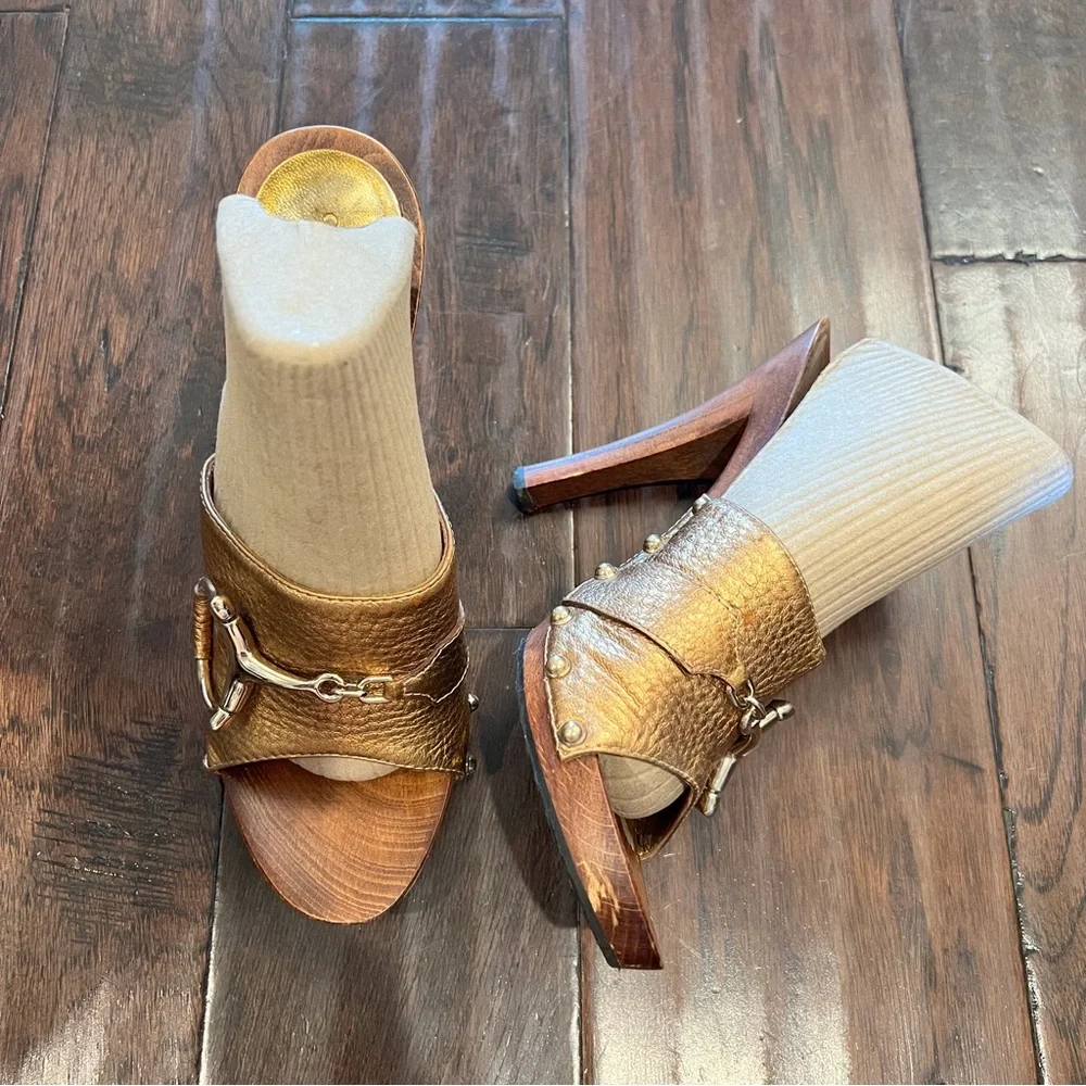 Authentic Gucci Women's Metallic Gold Slide Sandals with Horsebit Detail